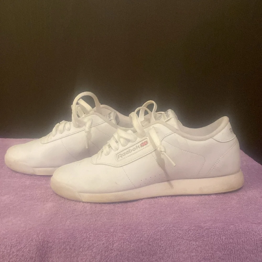Reeboks - Picture 2 of 6